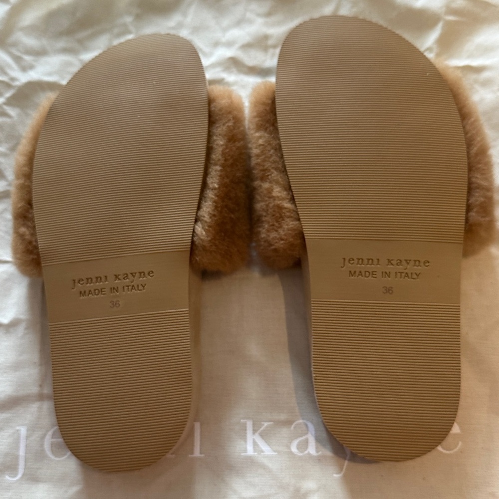 Jenni Kayne Shearling slide sandal in natural.
Size 36 EU
New without tags - Picture 2 of 2